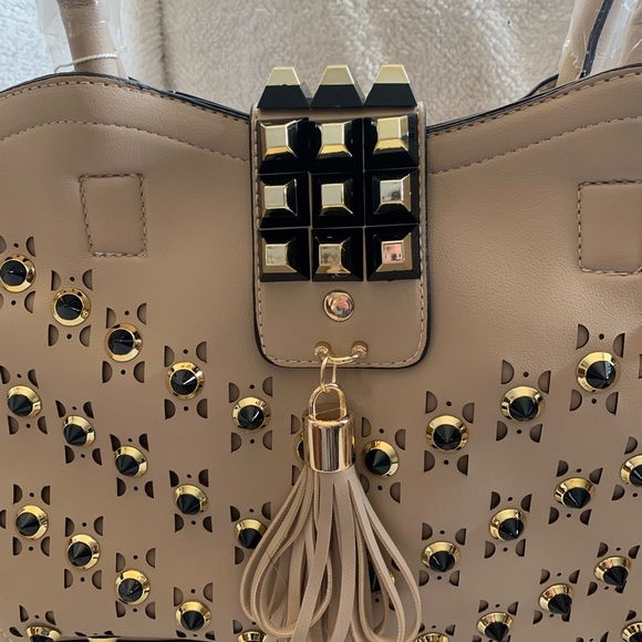 Cream colored purse set - Picture 5 of 6